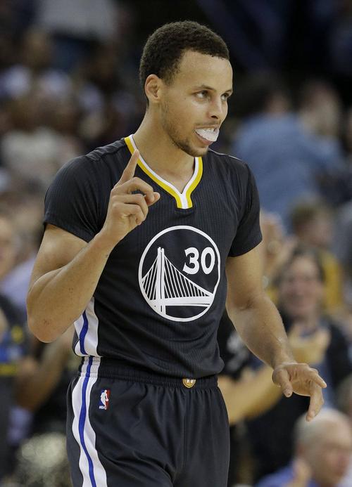 三分球狂人：库里（Stephen Curry）成为NBA历史上三分球命中最多的球员