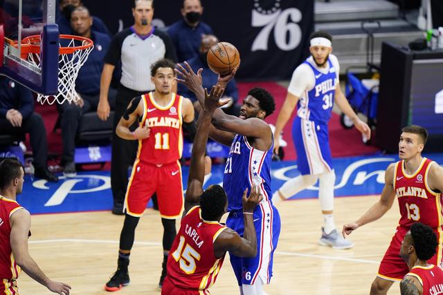 NBA季后赛：亚特兰大老鹰队以110-107战胜费城76人队(图1)